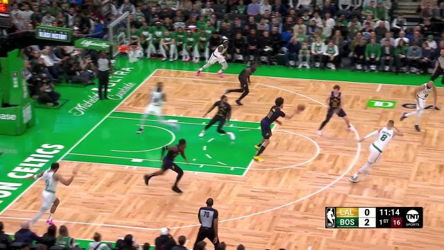 【2024年02月02日 湖人vs凯尔特人集锦】包揽球队进攻大权！ 海耶斯篮下发难连得四分