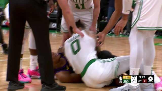 【2024年02月02日 湖人vs凯尔特人集锦】要的就是态度！ 塔图姆和八村垒倒地争球两人丝毫不让对方