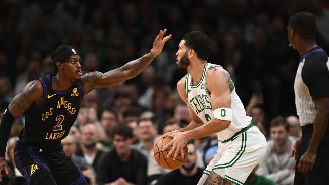 【2024年02月02日 湖人vs凯尔特人集锦】湖人vs凯尔特人五佳球 拉塞尔击地妙传海耶斯霸王举鼎双手暴扣 霍乐迪妙传布朗心领神会空接暴扣