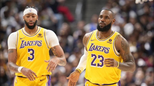 【2024年02月02日 湖人vs凯尔特人集锦】湖人新动态：詹眉战绿军出战存疑！队记解读詹姆斯发沙漏表情：耐心正在消失