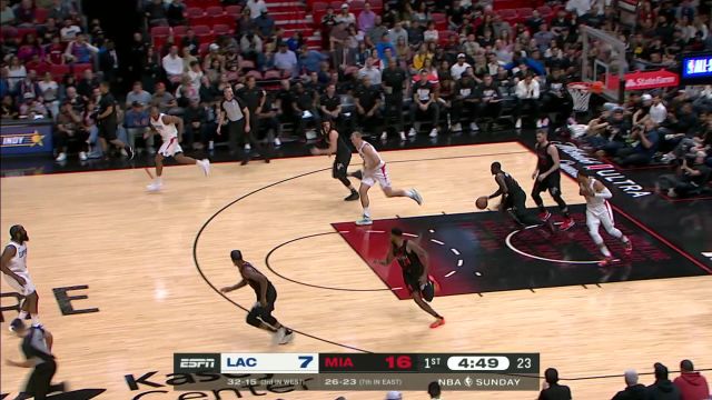 【2024年02月05日 快船vs热火集锦】兄弟配合默契无间 哈登飞身抢断助威少反击上篮得手