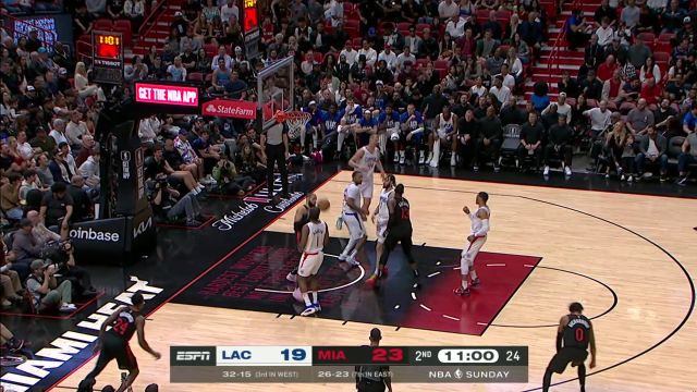 【2024年02月05日 快船vs热火集锦】启动加速甩开两人 马丁大步流星冲入禁区扣篮打进