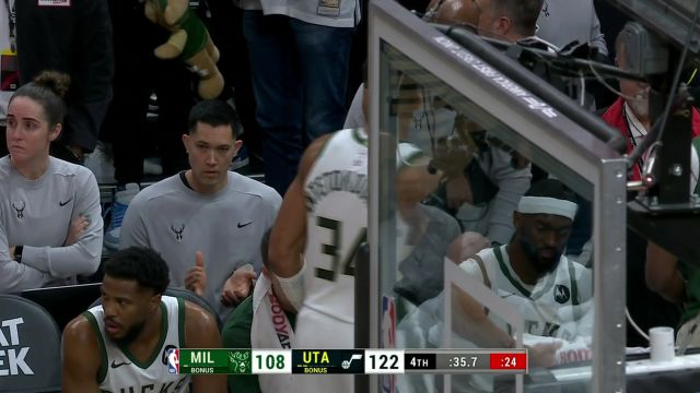 【2024年02月05日 雄鹿vs爵士集锦】对球队是否会感到失望？字母哥在末节还剩35.7秒时选择提前离场