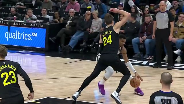 【2024年02月05日 雄鹿vs爵士集锦】雄鹿vs爵士五佳球 利拉德大步流星直捣黄龙单臂暴扣 字母哥潇洒转身霸王举鼎双手暴扣