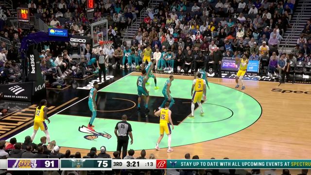 【2024年02月06日 湖人vs黄蜂集锦】三双到手！湖人双塔阵容出奇效 浓眉助力伍德高效终结