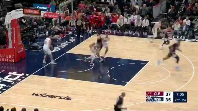 【2024年02月08日 骑士vs奇才集锦】米切尔一顿炫技惨遭加福德劈头盖脸 沙梅特外线飙射三分一发入魂