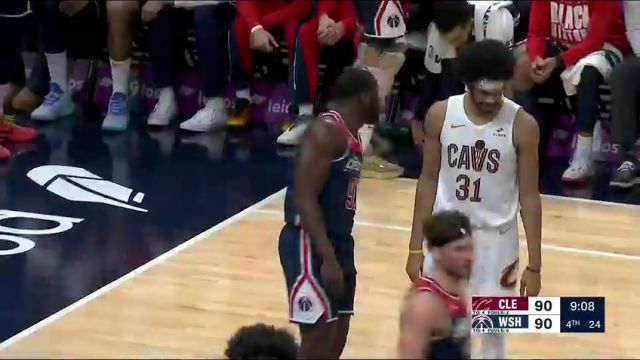 【2024年02月08日 骑士vs奇才集锦】米切尔不断凿入禁区无人可挡 空中闪转腾挪超高难度打进