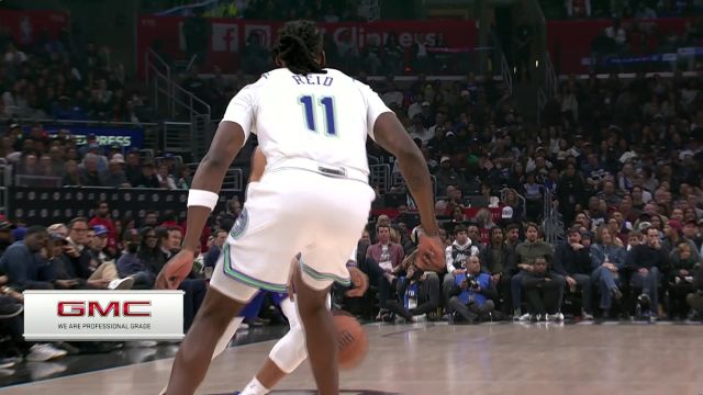 【2024年02月13日 森林狼vs快船集锦】纵然你有双塔也不过是徒有其表 威斯布鲁克直杀篮下打成2+1