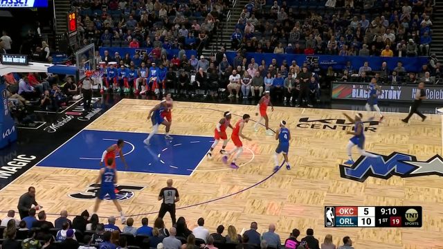 【2024年02月14日 雷霆vs魔术集锦】状元的细腻技术 班凯罗灵动转身一步过掉防守完成上篮