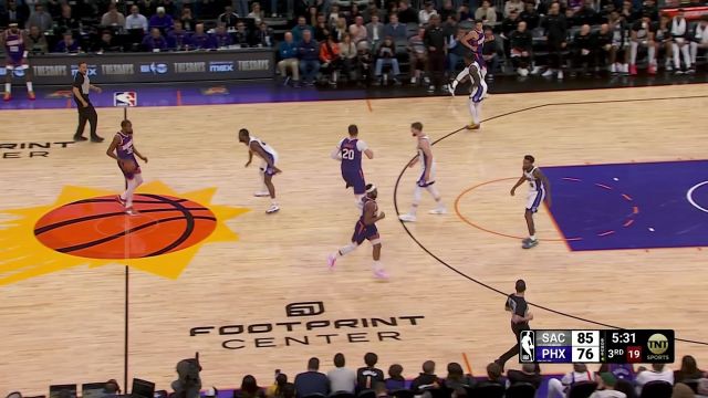 【2024年02月14日 国王vs太阳集锦】好不容易才找回来一点状态 布克篮下强行出手打成2+1