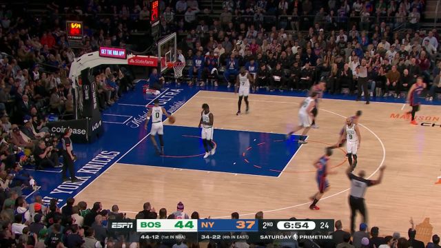 【2024年02月25日 凯尔特人vs尼克斯集锦】有一丝丝机会就能把握住 麦克布莱德三分出手一箭穿心