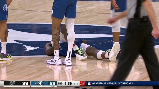 【2024年02月28日 马刺vs森林狼集锦】无对抗受伤最让人心疼 爱德华兹倒地但愿无大碍