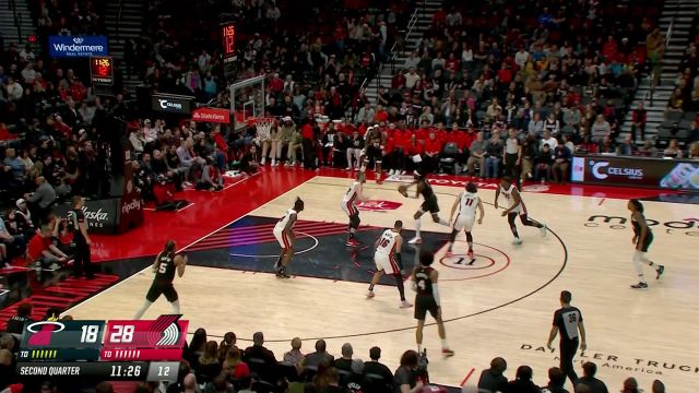 【2024年02月28日 热火vs开拓者集锦】乐福传球被断 沃克回传格兰特起飞炸筐