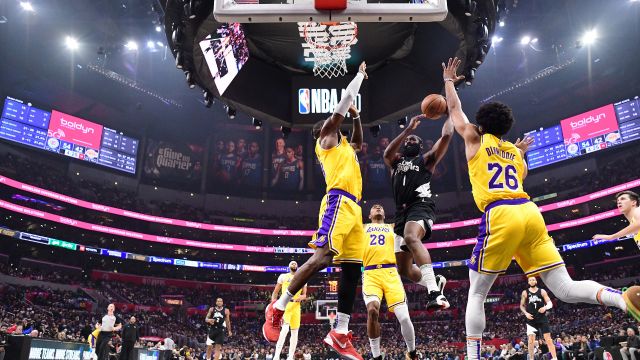 【2024年02月29日 湖人vs快船集锦】湖人116-112快船 詹姆斯末节独揽19+4导演绝地大翻盘