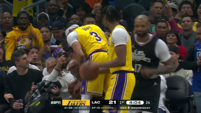 【2024年02月29日 湖人vs快船集锦】指如疾风势如闪电！浓眉眼疾手快抢断上篮一条龙