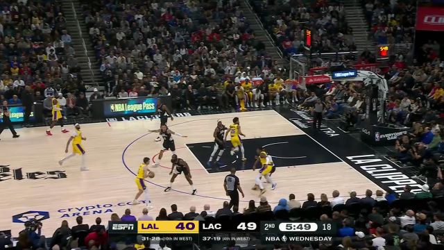 【2024年02月29日 湖人vs快船集锦】年轻人血气方刚 八村垒抗开防守单臂暴扣挂筐