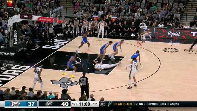 【2024年03月01日 雷霆vs马刺集锦】指如疾风势如闪电！卡森眼疾手快抢断上篮一条龙