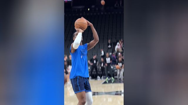 【2024年03月01日 雷霆vs马刺集锦】心疼马刺三秒钟 亚历山大赛前投篮训练弹无虚发