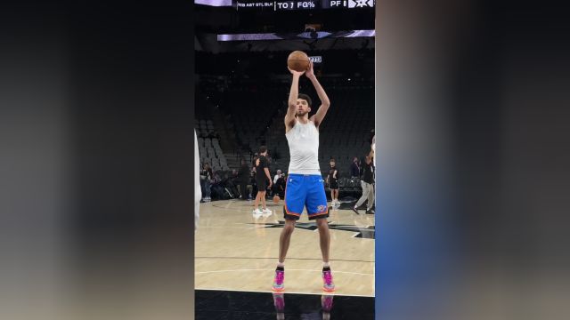 【2024年03月01日 雷霆vs马刺集锦】身材纤瘦影响不大 霍姆格伦三分线外连投连进