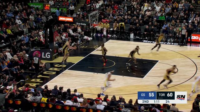【2024年03月02日 勇士vs猛龙集锦】万花丛中过 片叶不沾身！库里三人围剿之下飞身挑篮打进