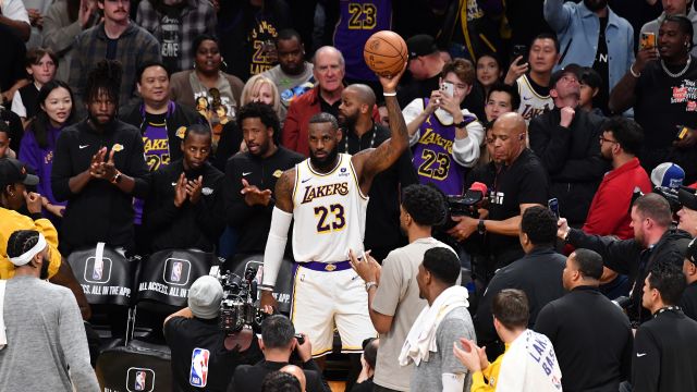 【2024年03月03日 掘金vs湖人集锦】掘金vs湖人五佳球 约基奇高难度金鸡独立 詹姆斯翻身上篮登顶荣耀巅峰