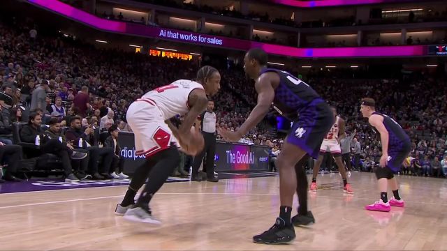 【2024年03月05日 公牛vs国王集锦】绝对的默契！福克斯人缝之中妙传萨博尼斯双手暴扣肆虐篮筐