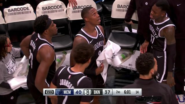 【2024年03月05日 灰熊vs篮网集锦】WWE动作再现篮球赛场 朗尼沃克锁喉抱摔给予一级恶犯