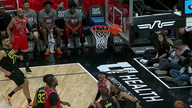 【2024年03月07日 公牛vs爵士集锦】不给老队友留情面！塔克积极回防送卡鲁索无情追身大帽