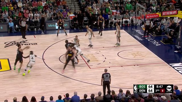 【2024年03月08日 凯尔特人vs掘金集锦】手感依旧滚烫！约基奇强突篮下无视波神防守小抛投稳稳命中