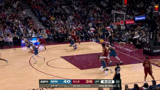 【2024年03月09日 森林狼vs骑士集锦】防守在哪里？森林狼快攻反击篮下麦克丹尼尔斯无人防守扣篮吃饼