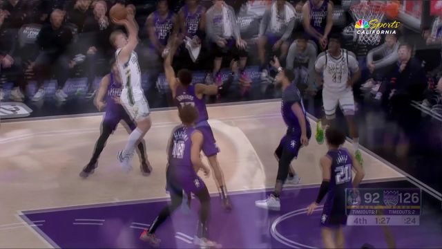 【2024年03月13日 雄鹿vs国王集锦】这是什么惊人的弹跳！ 小安德烈-杰克逊高筐一尺施展逆天补扣