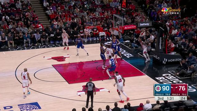 【2024年03月15日 快船vs公牛集锦】行进间突然完成换手 德罗赞左手上篮穿网而过