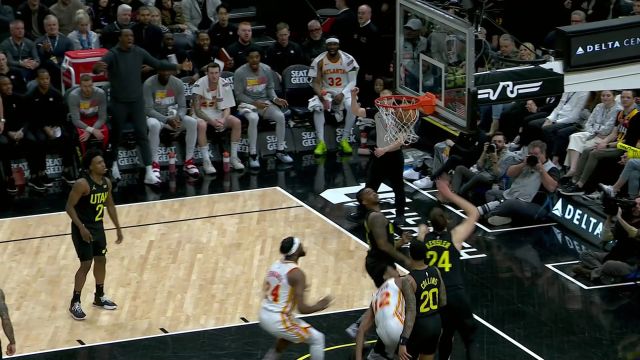 【2024年03月16日 老鹰vs爵士集锦】空中对抗丝毫不慌 亨特强硬表现顶着凯斯勒造成2+1