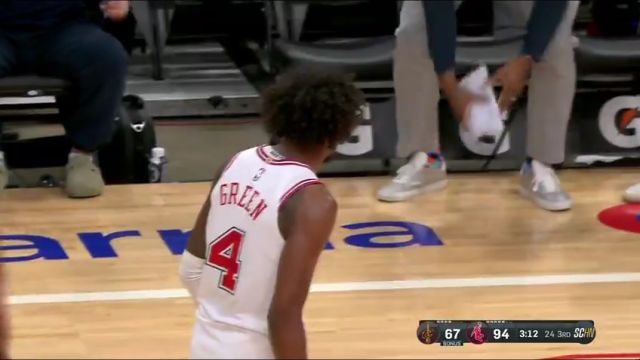 【2024年03月17日 骑士vs火箭集锦】隔着屏幕看着都疼！ 米切尔被TT肘到鼻子不慎受伤