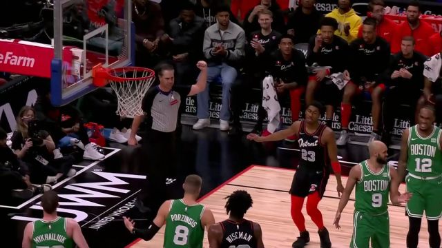 【2024年03月23日 凯尔特人vs活塞集锦】游刃有余！艾维人缝闪转腾挪抛投命中打成2+1