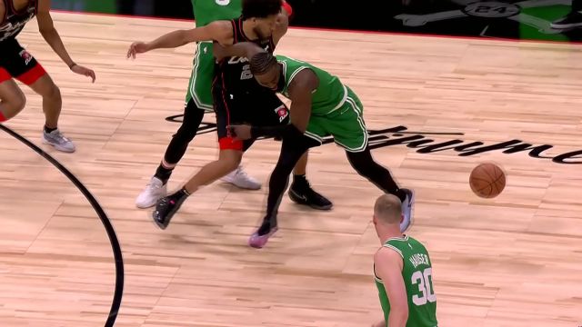 【2024年03月23日 凯尔特人vs活塞集锦】这球很提气！坎宁安鬼手抢断滑翔劈扣碾压全场