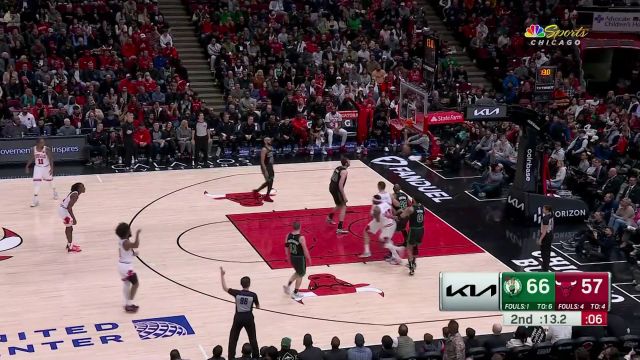 【2024年03月24日 凯尔特人vs公牛集锦】三分手感相当火热 德罗赞与科比怀特飙射三分你来我往互不相让