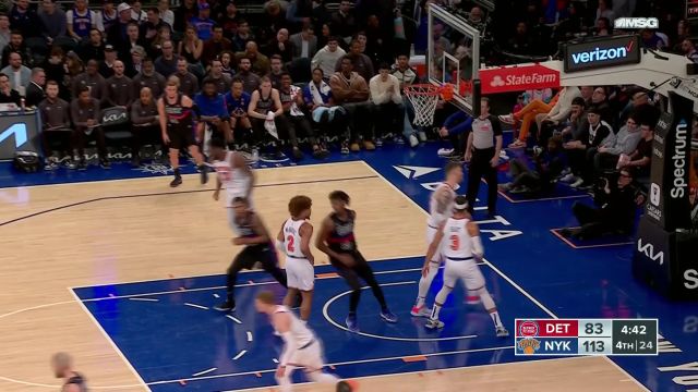 【2024年03月26日 活塞vs尼克斯集锦】还没到该放弃的时候！ 萨瑟连续冲击内线强硬连得四分