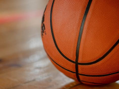 杨瀚森32+12+5帽连刷纪录 152天后创新高 一人战三内线毫无压力