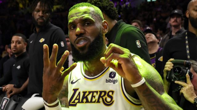 【2024年04月01日 湖人vs篮网集锦】詹姆斯：仍然有球队放我投三分 我希望他们能够尊重我的外线投射