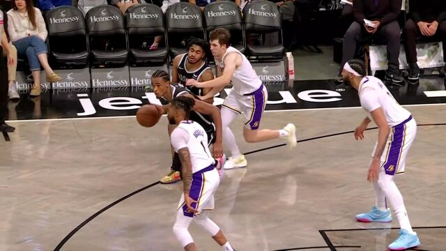 【2024年04月01日 湖人vs篮网集锦】里夫斯拉塞尔连续抢断！湖人一瞬间连得4分