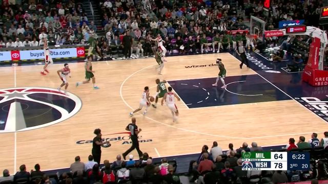 【2024年04月03日 雄鹿vs奇才集锦】地板太滑？普尔行进间不慎脚滑重摔倒地