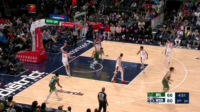 【2024年04月03日 雄鹿vs奇才集锦】逆境之中推反击 米德尔顿联手字母哥完成空接暴扣挽救颓势