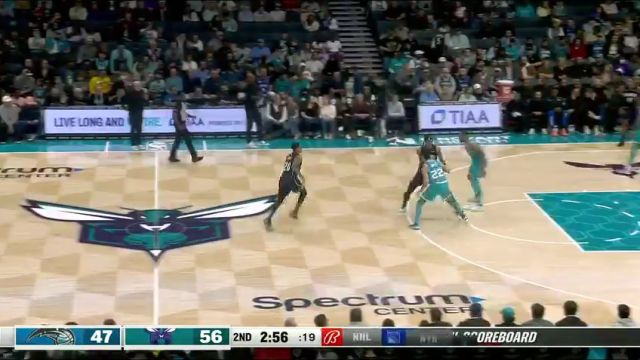 【2024年04月06日 魔术vs黄蜂集锦】班凯罗翻身掉球送机会 布里奇斯甩开大步直冲篮筐双臂重锤