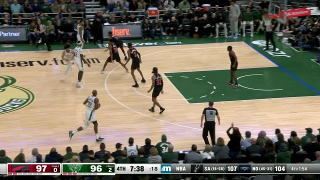 【2024年04月06日 猛龙vs雄鹿集锦】指如疾风势如闪电 利拉德长驱直入滑翔上篮反超比分