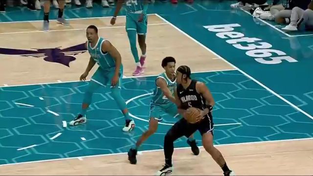 【2024年04月06日 魔术vs黄蜂集锦】班凯罗滑翔起飞冲击篮筐 威廉姆斯想来补防则为时已晚