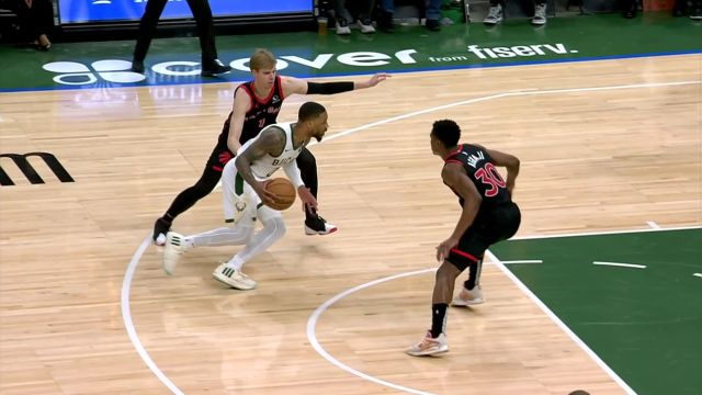 【2024年04月06日 猛龙vs雄鹿集锦】该出手时就出手 利拉德灵光乍现造犯规2+1稳稳命中