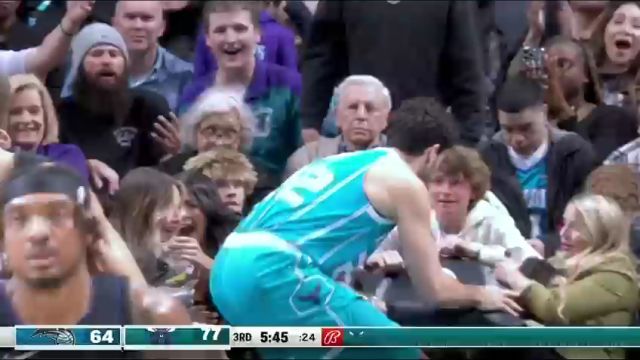 【2024年04月06日 魔术vs黄蜂集锦】这都能进！米西奇没刹住车随手一抛皮球乖乖入网