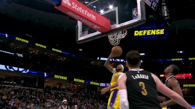 【2024年04月13日 湖人vs灰熊集锦】突然来了个小爆发 戴维斯回马枪单臂劈扣+突破上篮连得4分