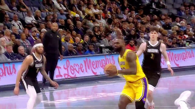 【2024年04月13日 湖人vs灰熊集锦】宛如推土机！詹姆斯反击上篮势不可挡